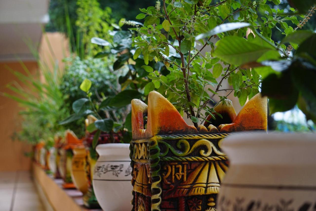 Hôtel Abhayam Ashram à Rishīkesh Extérieur photo