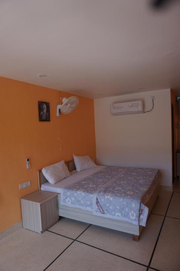 Hôtel Abhayam Ashram à Rishīkesh Extérieur photo